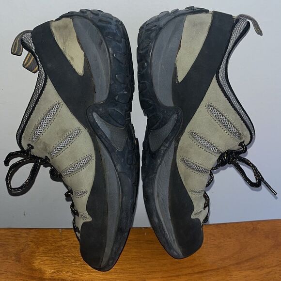 EXCELLENT CONDITION WOMEN’S SIZE 10.5 (Euro 42) 5.10 TENNIE HIKING/BIKING SHOES - Picture 7 of 10